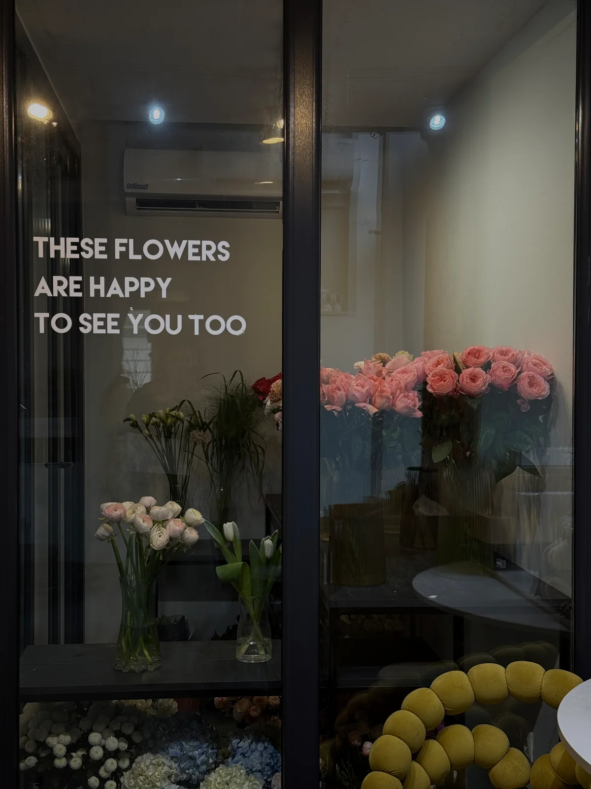 Corner coffee & Flower Mail