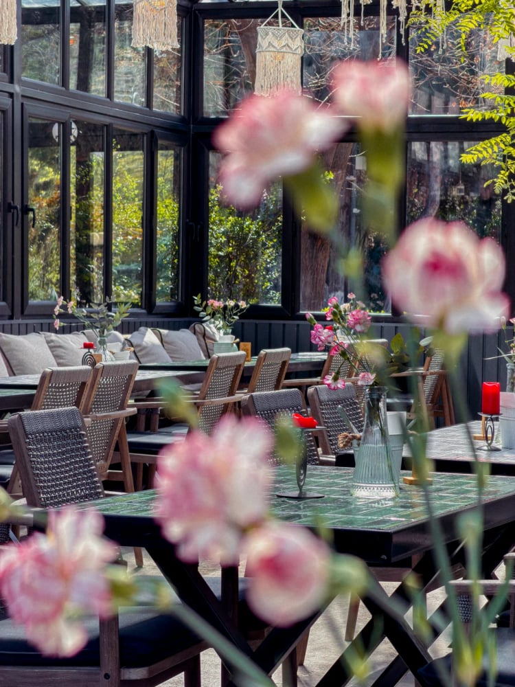 Taoba Cafe · თაობა — Tbilisi