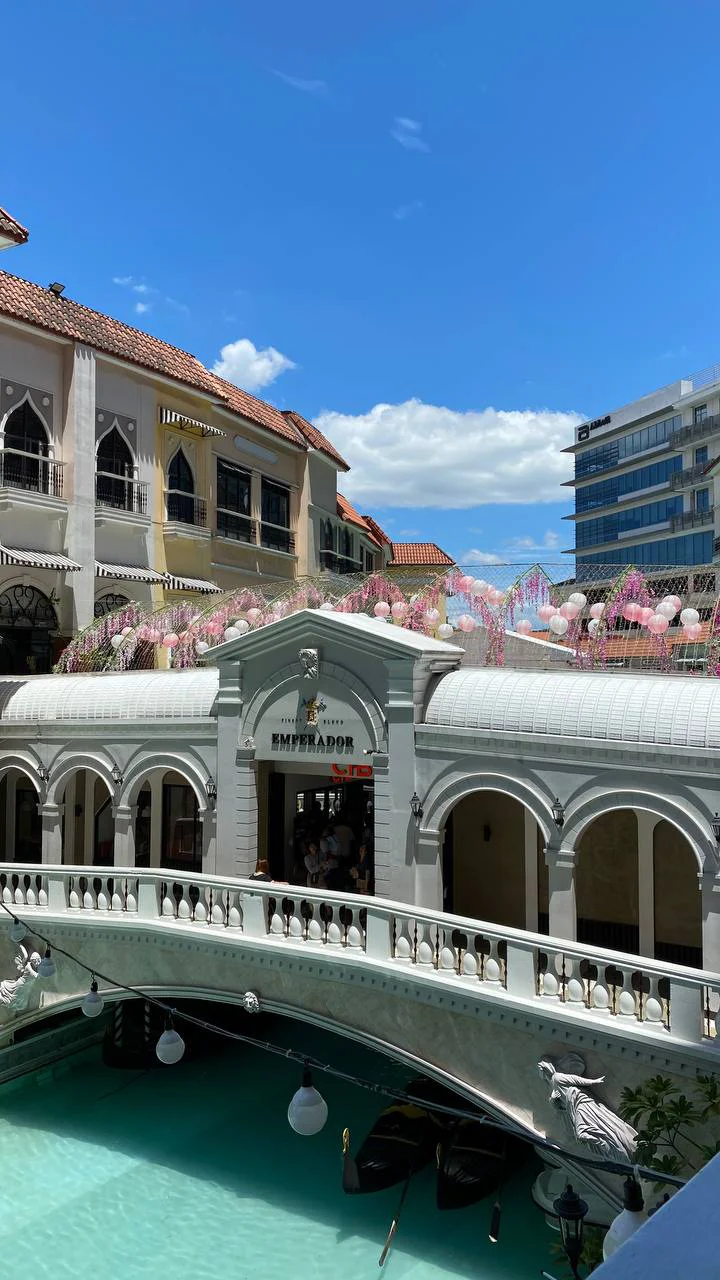 Venice Grand Canal Mall — Taguig