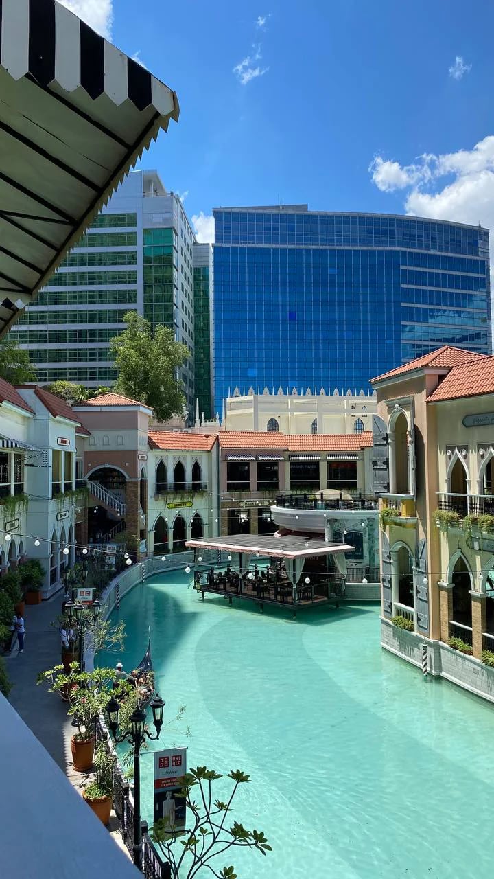 Venice Grand Canal Mall — Taguig