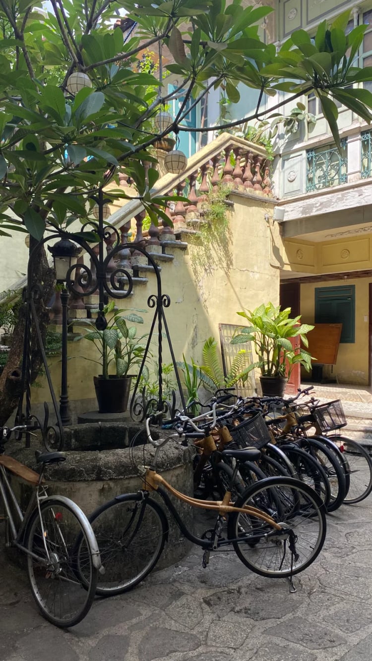The Royal Café — Manila
