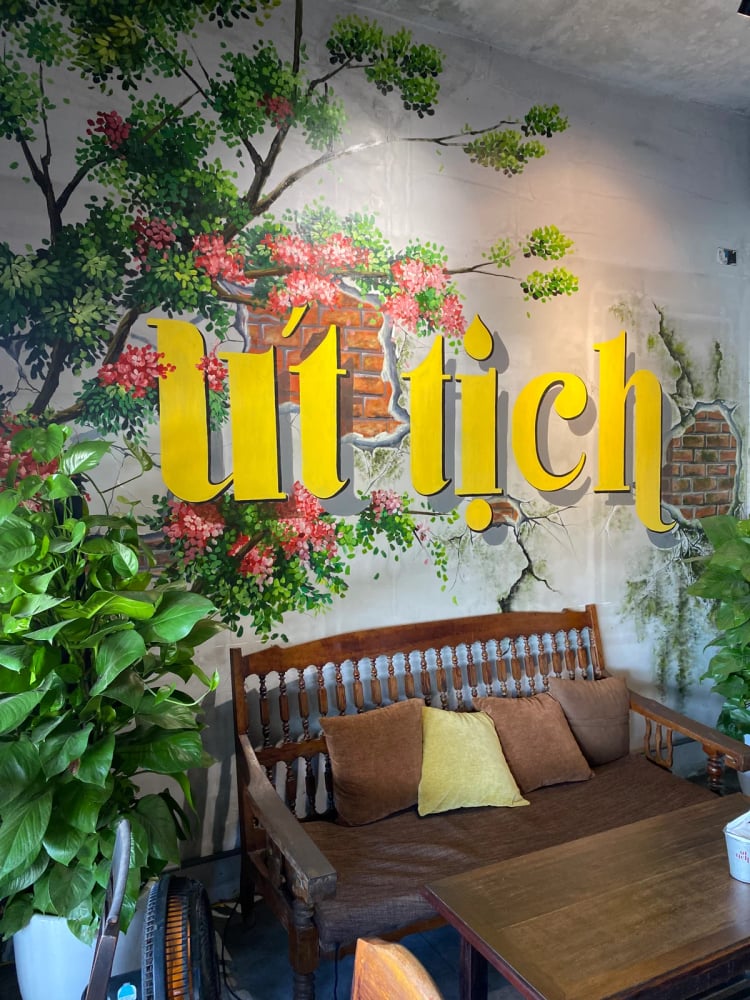 Út Tịch Café — Da Nang