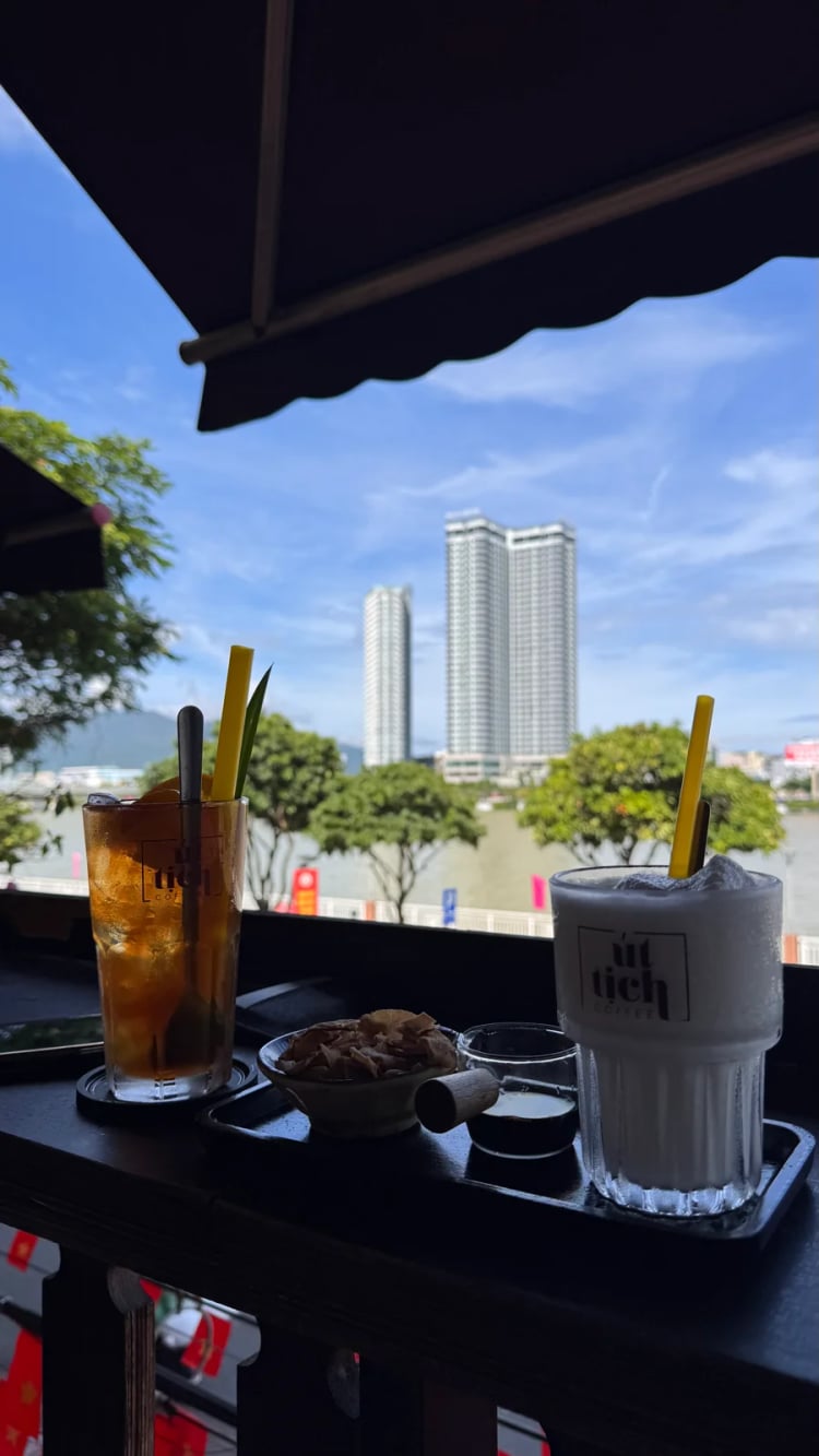 Út Tịch Café — Da Nang