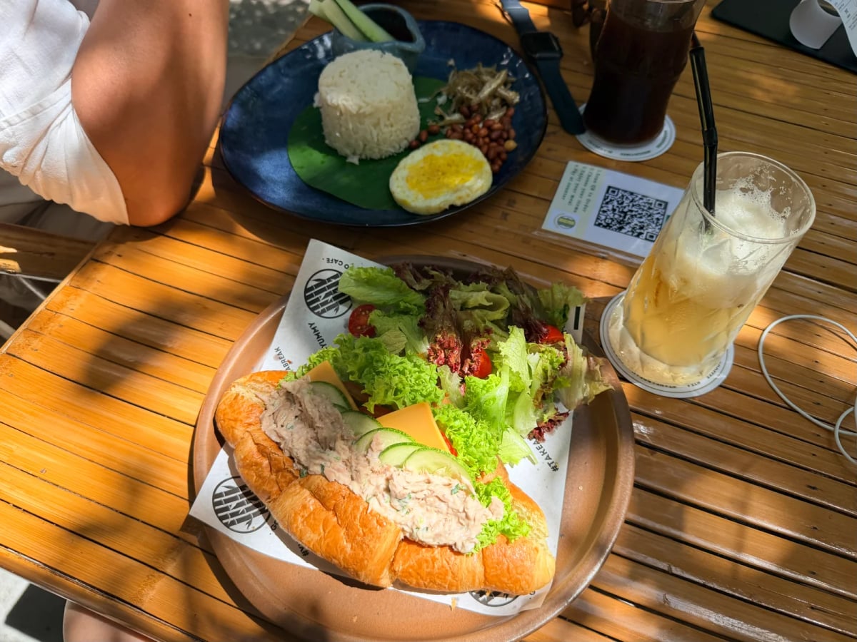 Golden Bamboo Cafe