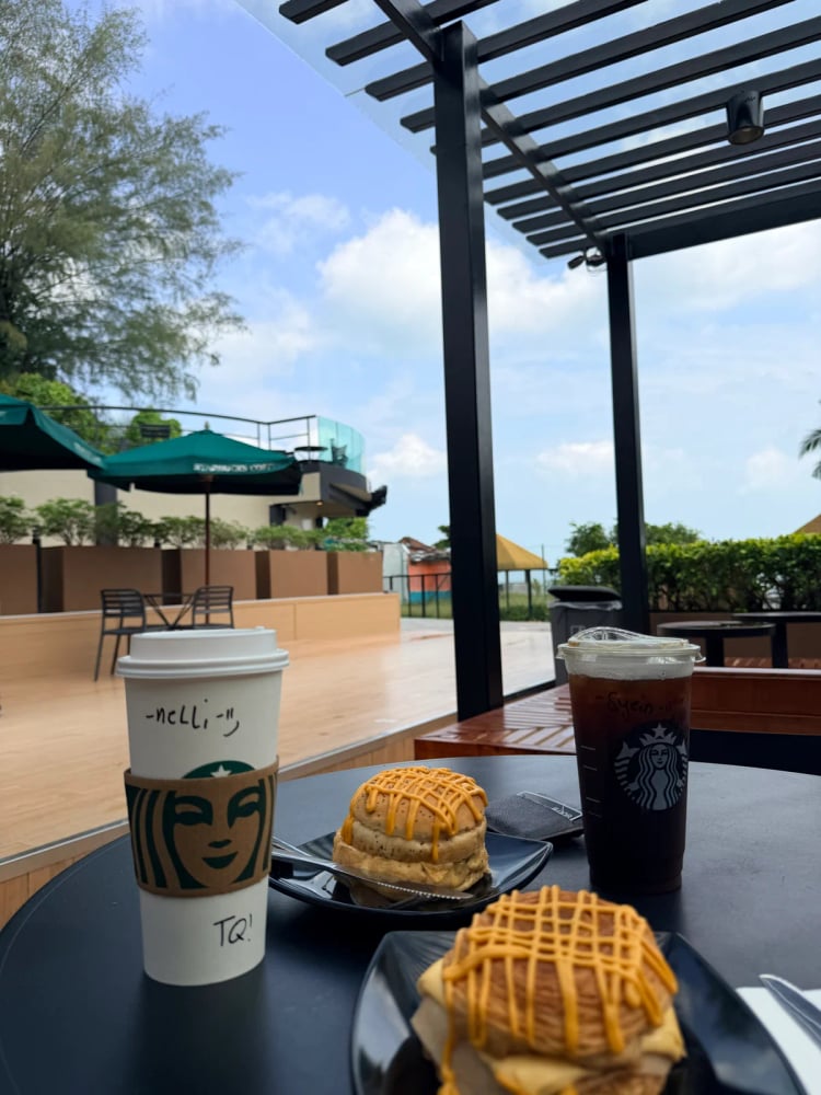 Starbucks - Batu Ferringhi — Batu Ferringhi