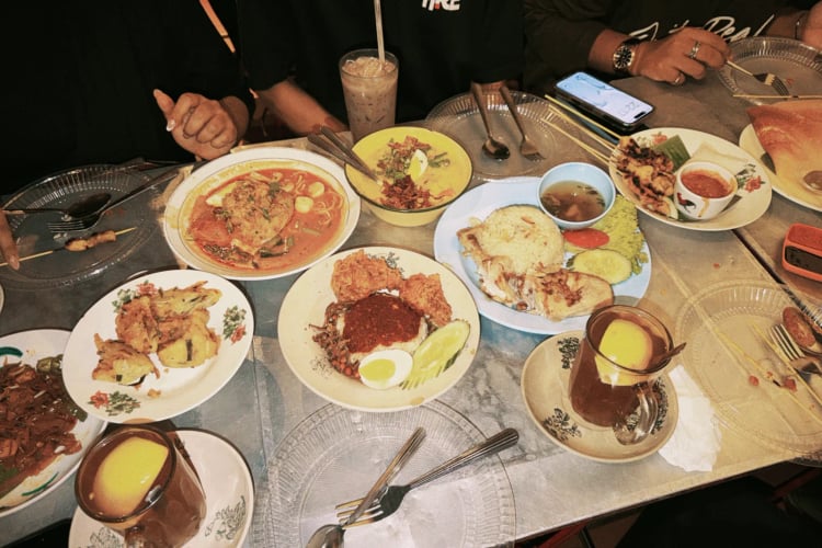 Makan Pagi by Fizzy Cafe — George Town