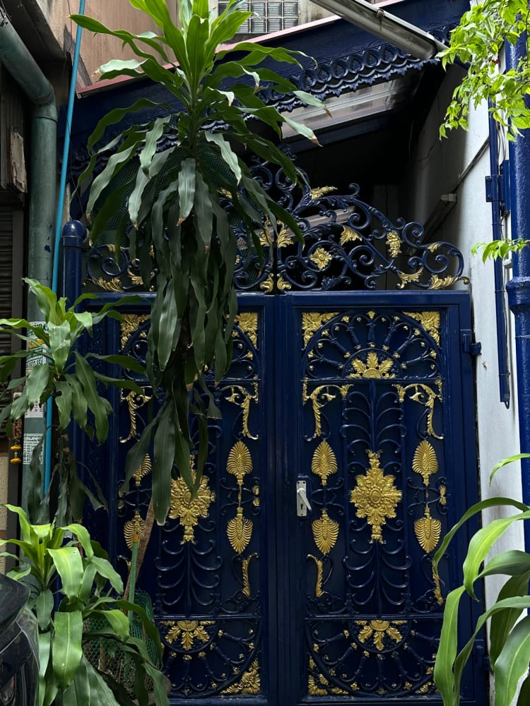 Wua Tong Pochana — Bangkok