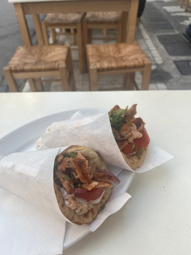 Τα ΣΟΥΒΛΆΚΙΑ της Πετμεζά souvlakia petmeza — Athens
