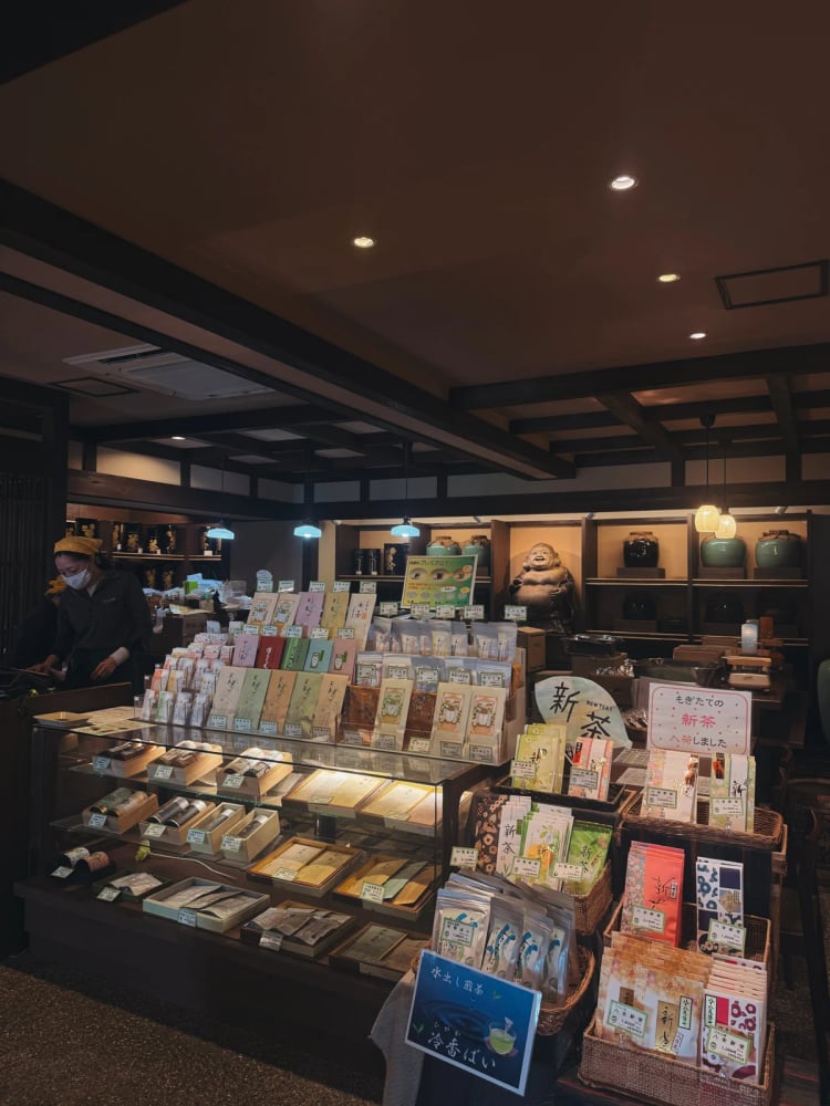 Mitsuyasu Seikaen Tea Leaf Shop — Fukuoka