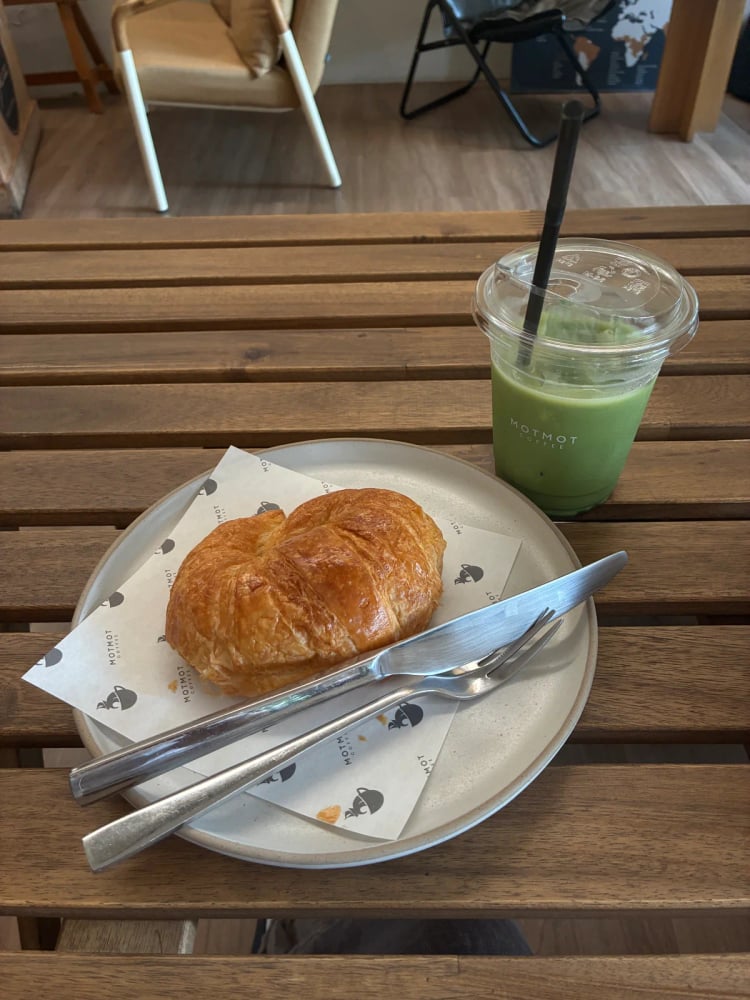 MOTMOT COFFEE — Bangkok