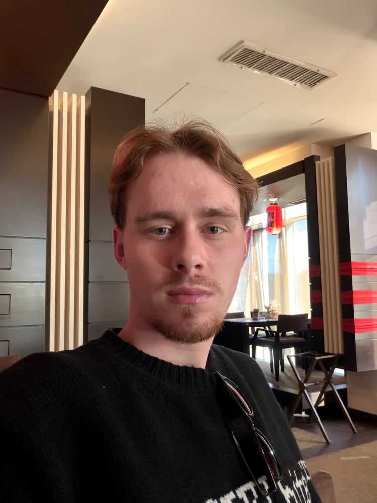 Su Mo โ Yekaterinburg