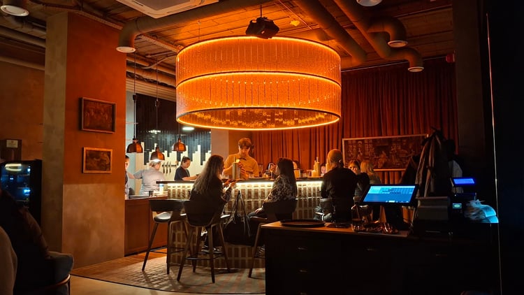 MUR MUR all-day dining.food, wine&feelings — Warsaw