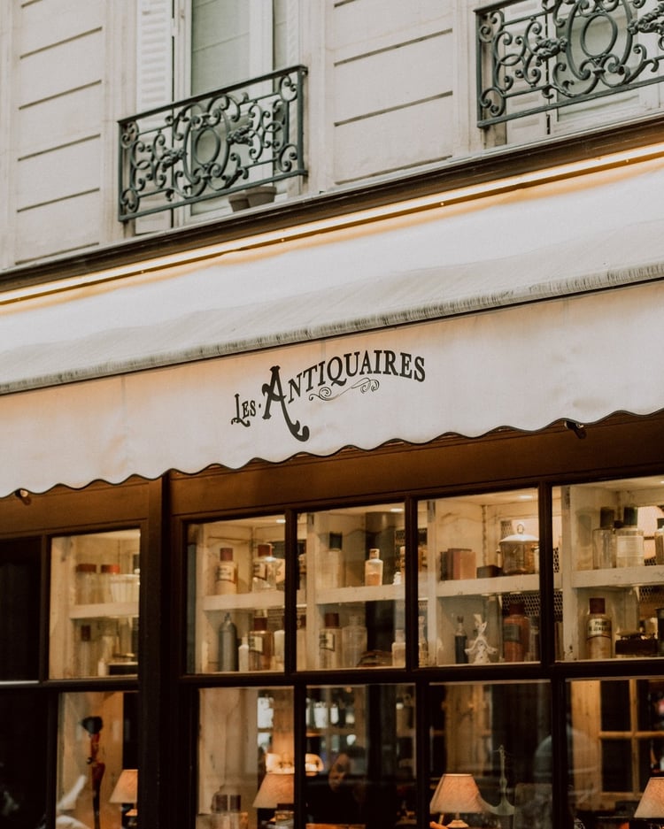 Les Antiquaires — Paris