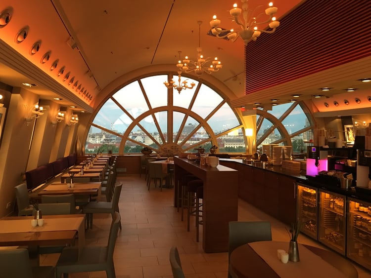 M Club Lounge, Vienna Marriott — Vienna