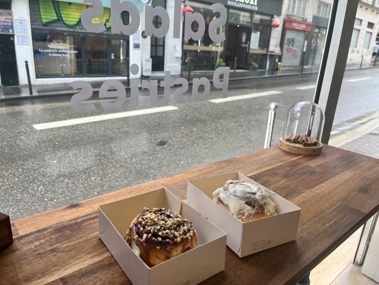 Roll in - Cinnamon rolls & Coffee — Paris