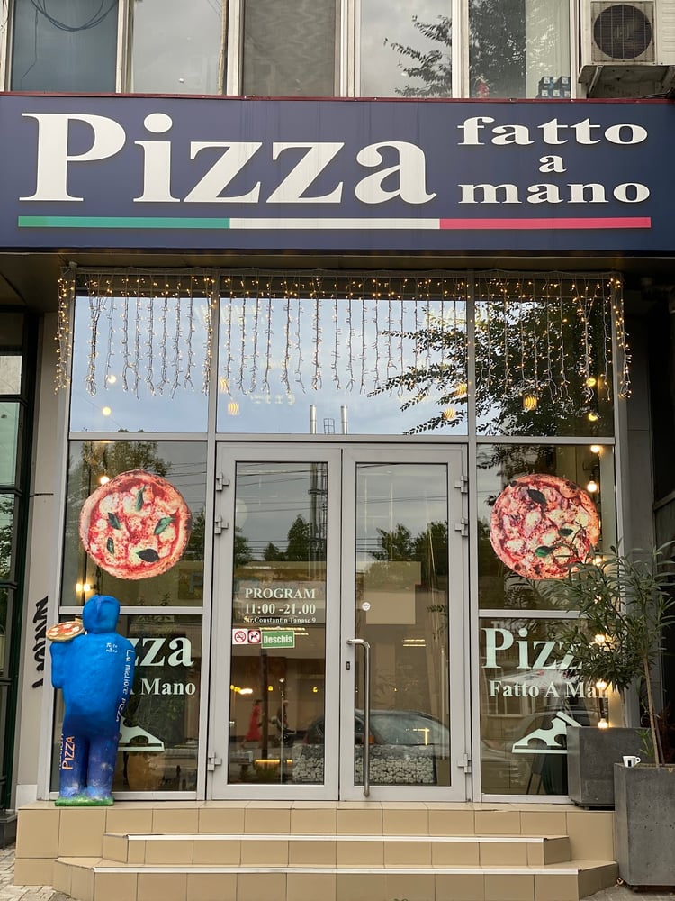 Pizza fatto a mano — Chișinău