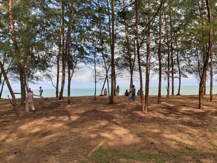Pantai Teluk Mak Nik — Chukai