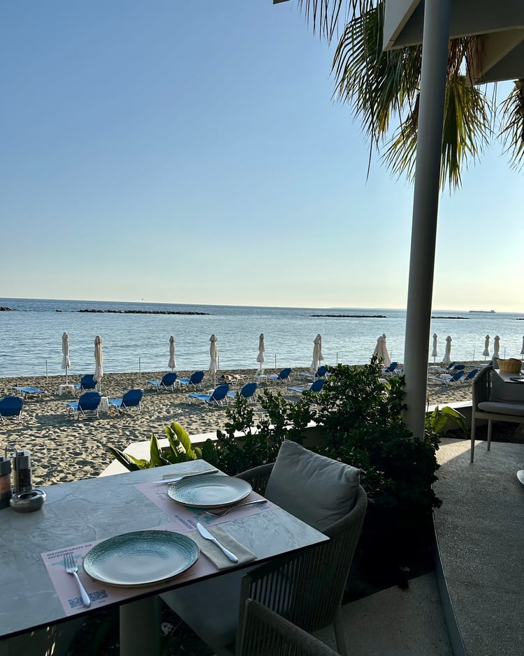 Puesta Oyster Bar & Grill β Agios Tychon