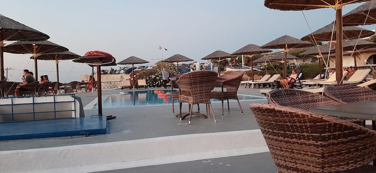 Lioyerma Lounge Cafe Pool Bar — Oia