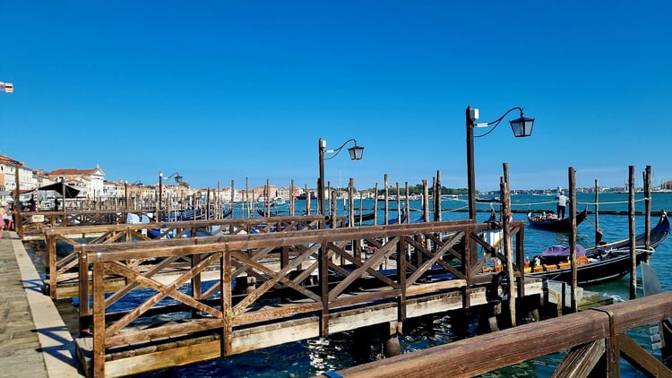 Traghetto Gondole Molo — Venice