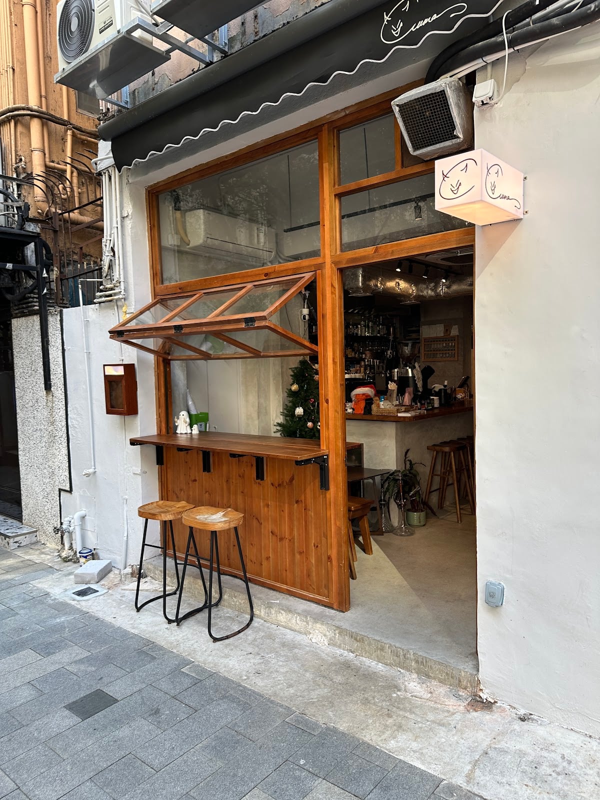 Cuma Café & Bar