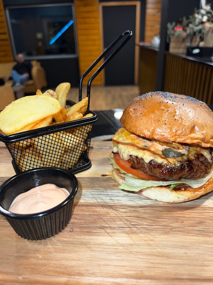 Q Sports Bar & GRILL Cafe — Limassol