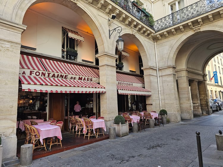 La Fontaine de Mars — Paris