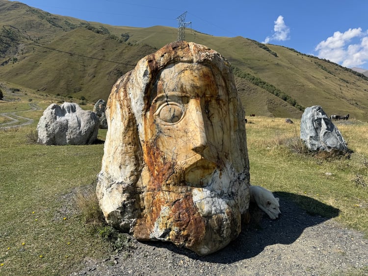 Gigantic Sculptures by Merab Phiranishvili. — Mtskheta-Mtianeti