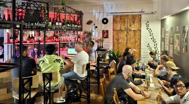 Cafe & Bar La Mano — Tbilisi