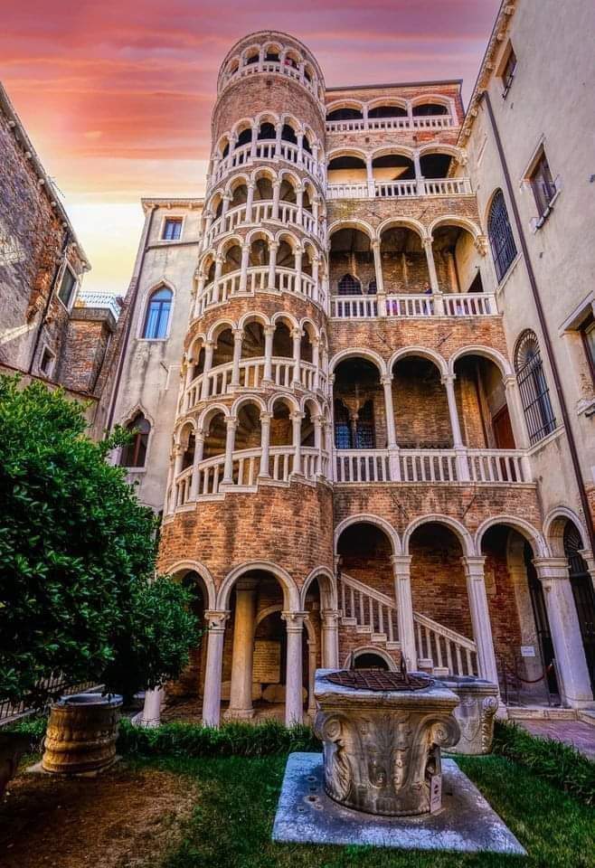 Palazzo Contarini del Bovolo — Venice