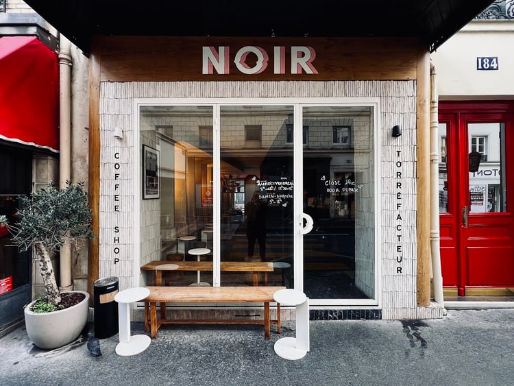 Noir — Paris
