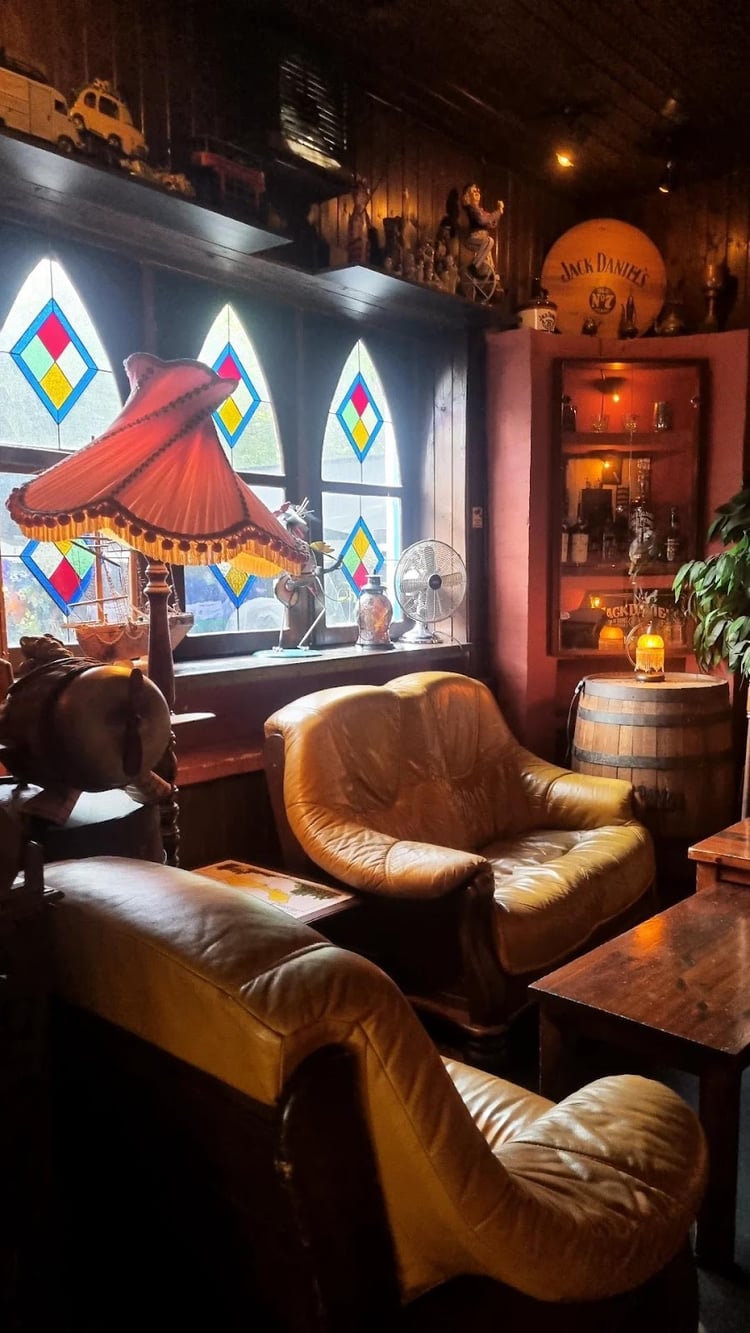 The Blue Pine Bar & Restaurant — Larnaca