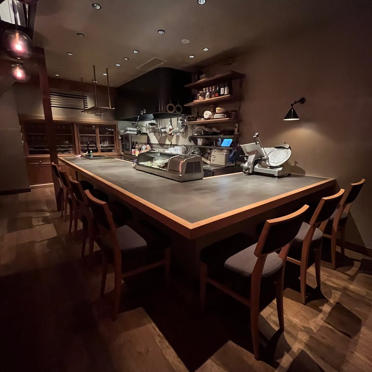 Sushi Mukau — Minato City
