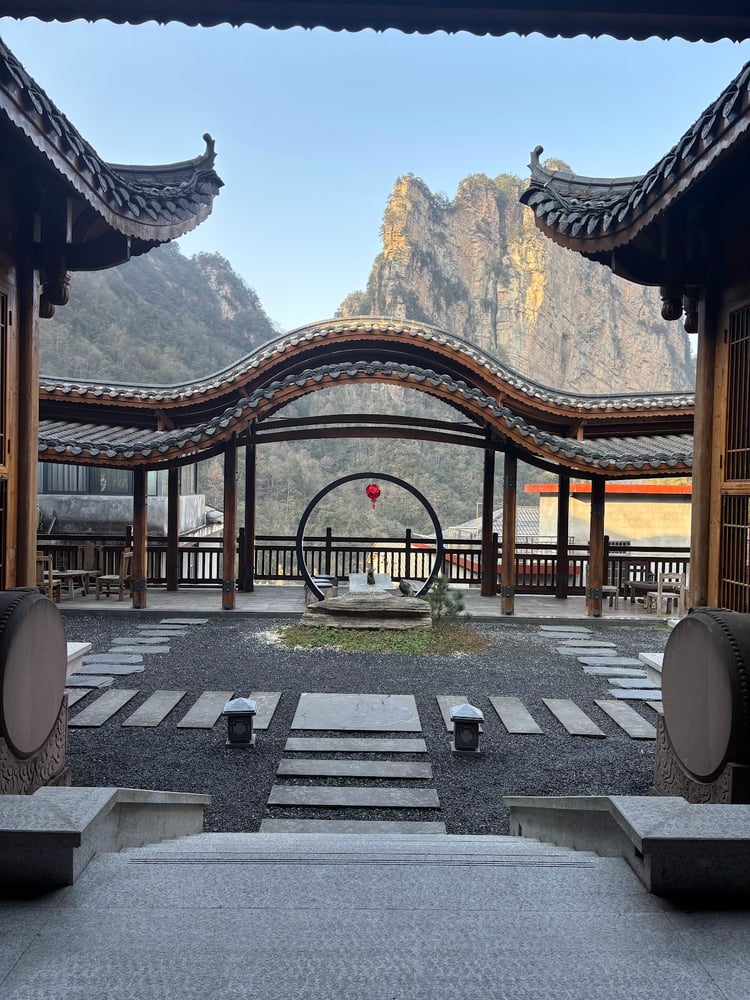 FOGGY VALLEY — Zhangjiajie