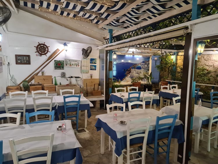 Koursaros Fishtavern — Pareklisia