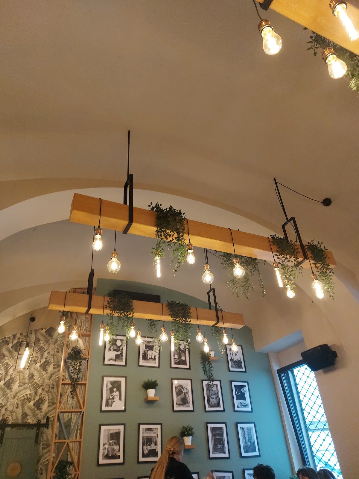 Tramontana pizza & wine bar