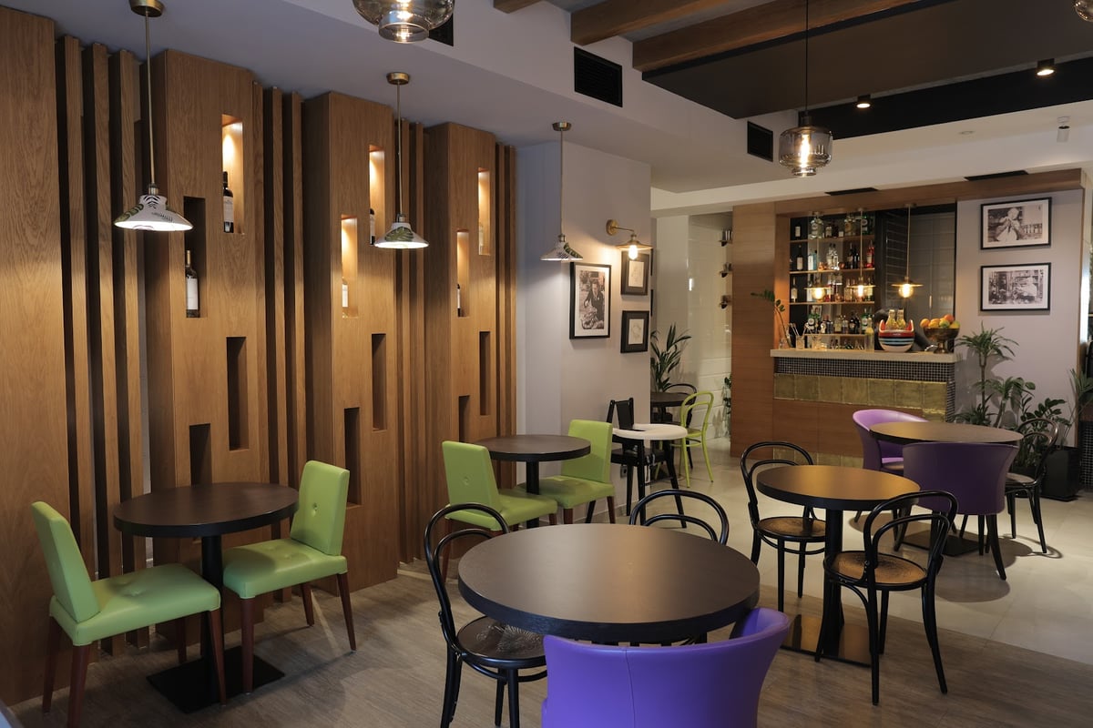 Milanese Bistro. Ground 84