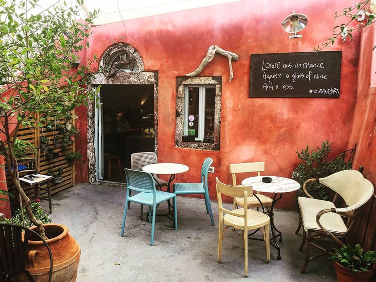 Oia Oenosart — Oia