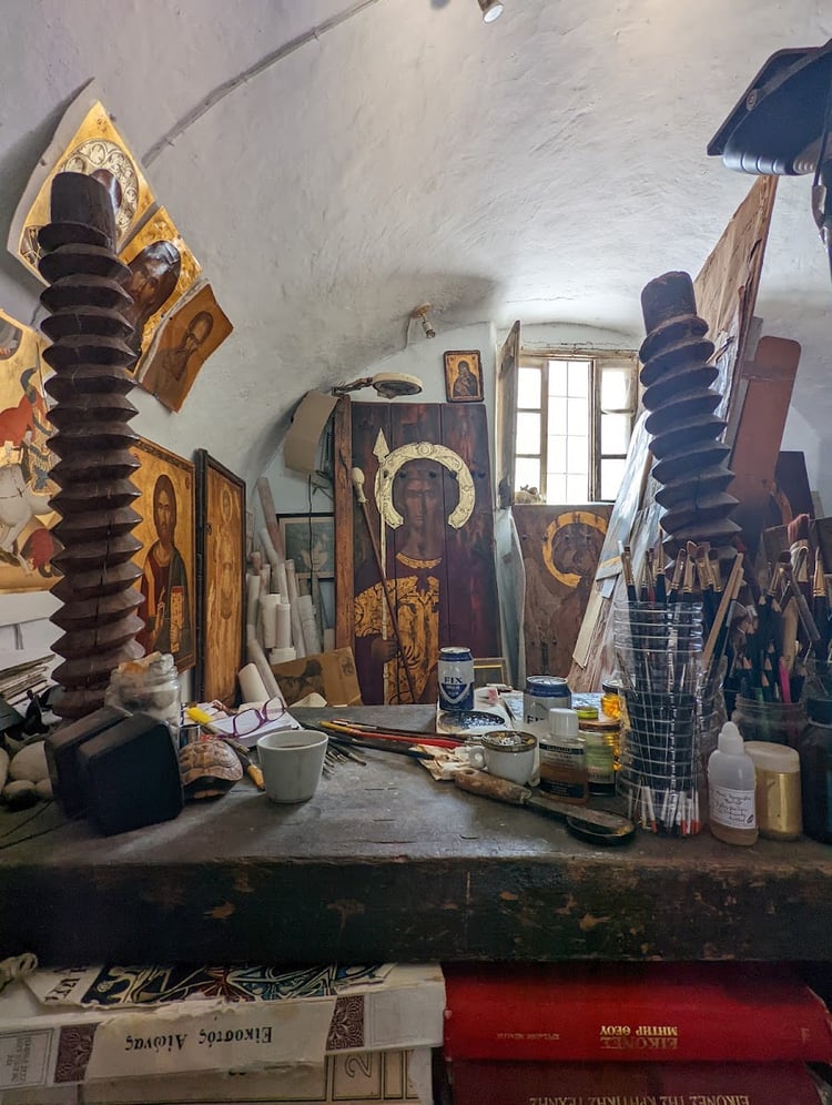 Dmitris Icon workshop — Oia