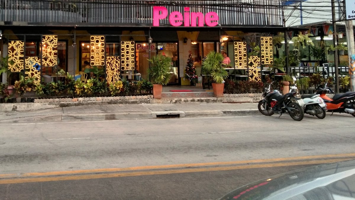 Peine Cafe & Bistro