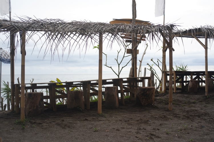 Warung Pantai seseh — Bali